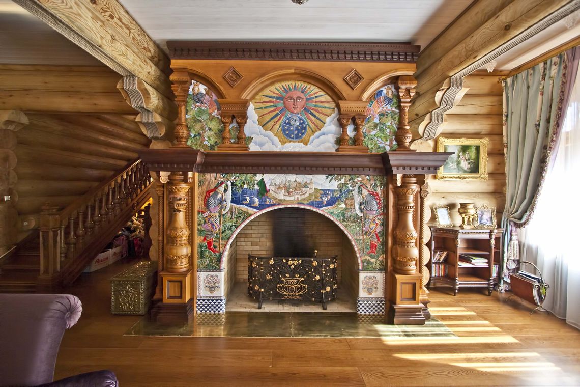 Деревянный резной дом