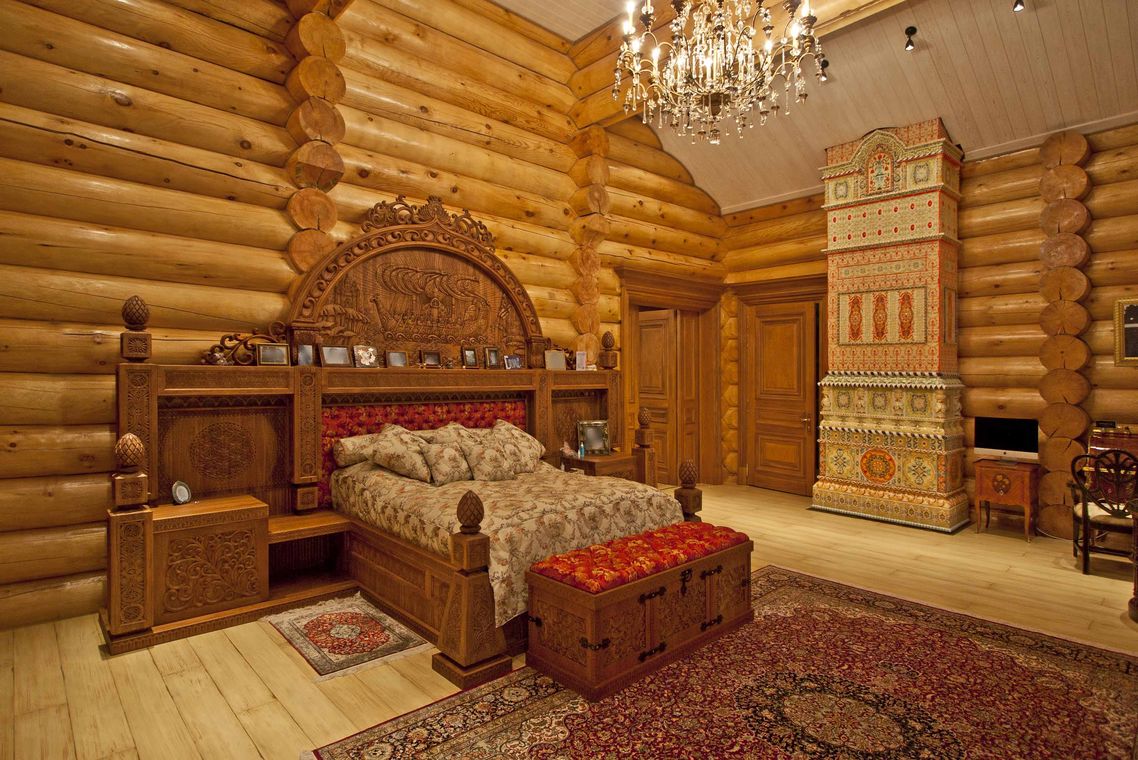 Деревянный резной дом