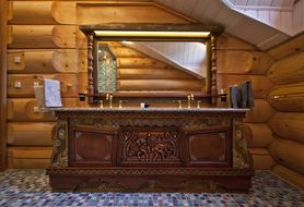 Деревянный резной дом