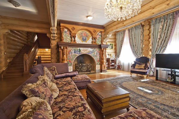 Деревянный резной дом