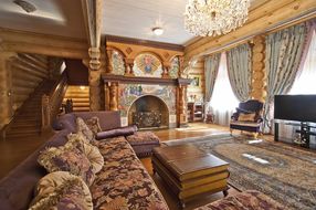 Деревянный резной дом